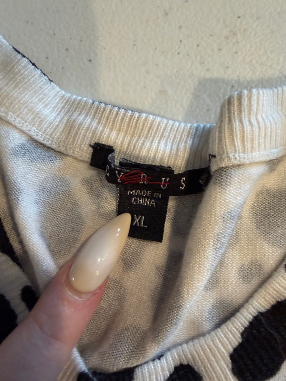 #452.🪷Xhilaration Black and White Spot Print Sweater. Xl - Picture 4 of 8